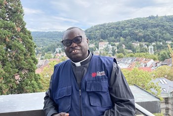 Father Peter Konteh von der Caritas Freetown bei einem Besuch in Freiburg.