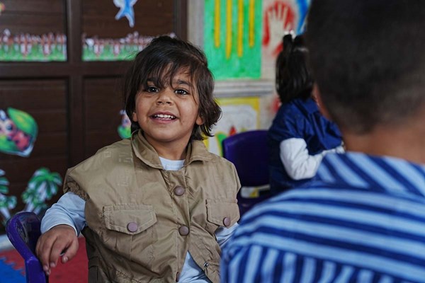 Ein Kind in der Schule in Syrien