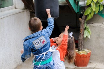 Um stark zu werden, fördert "The Way Home" Kinder in schwierigen Lebenslagen