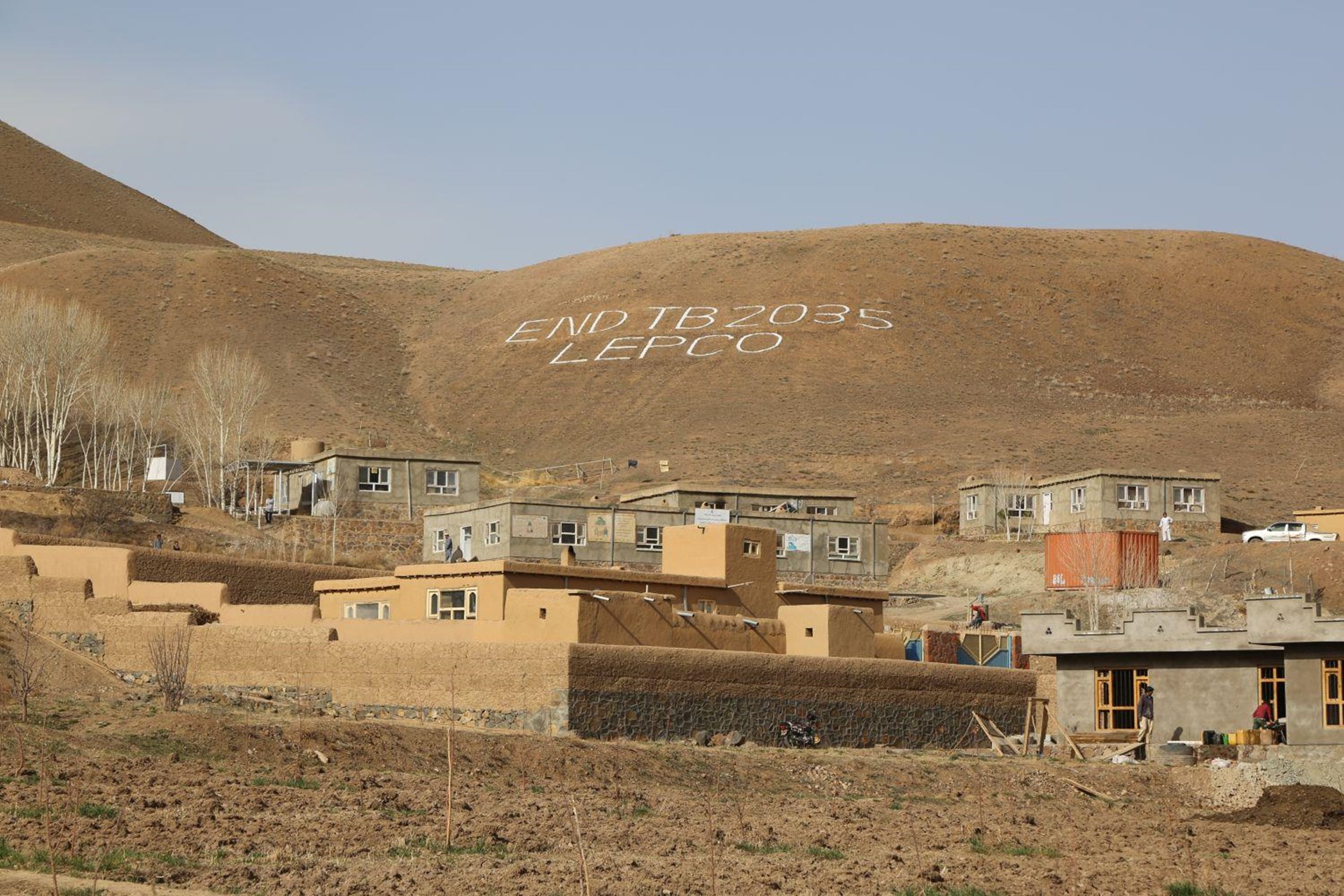 Schriftzug in den Bergen