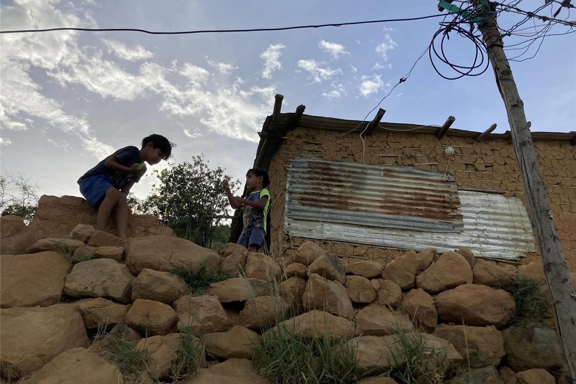 Wellblechhütte in der Flüchtlingssiedlung